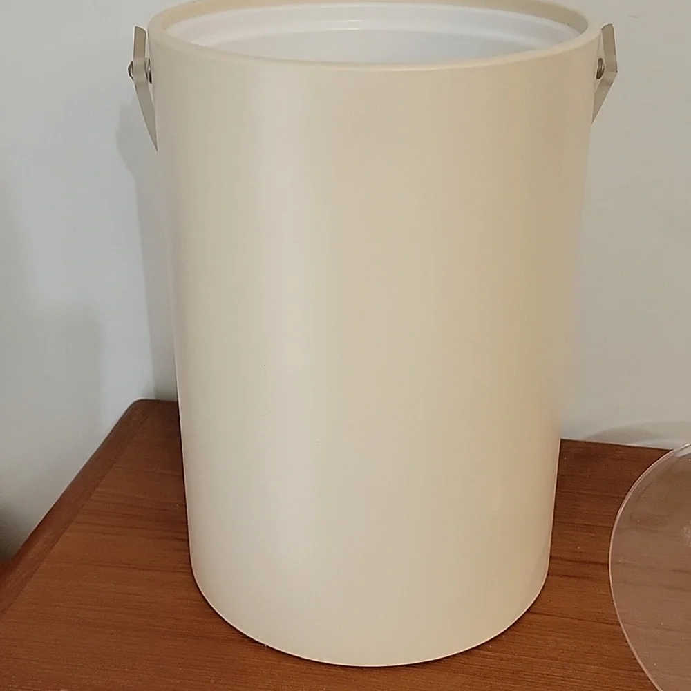 Vintage Georges Briard 19th Hole Vinyl Barware Ice Bucket